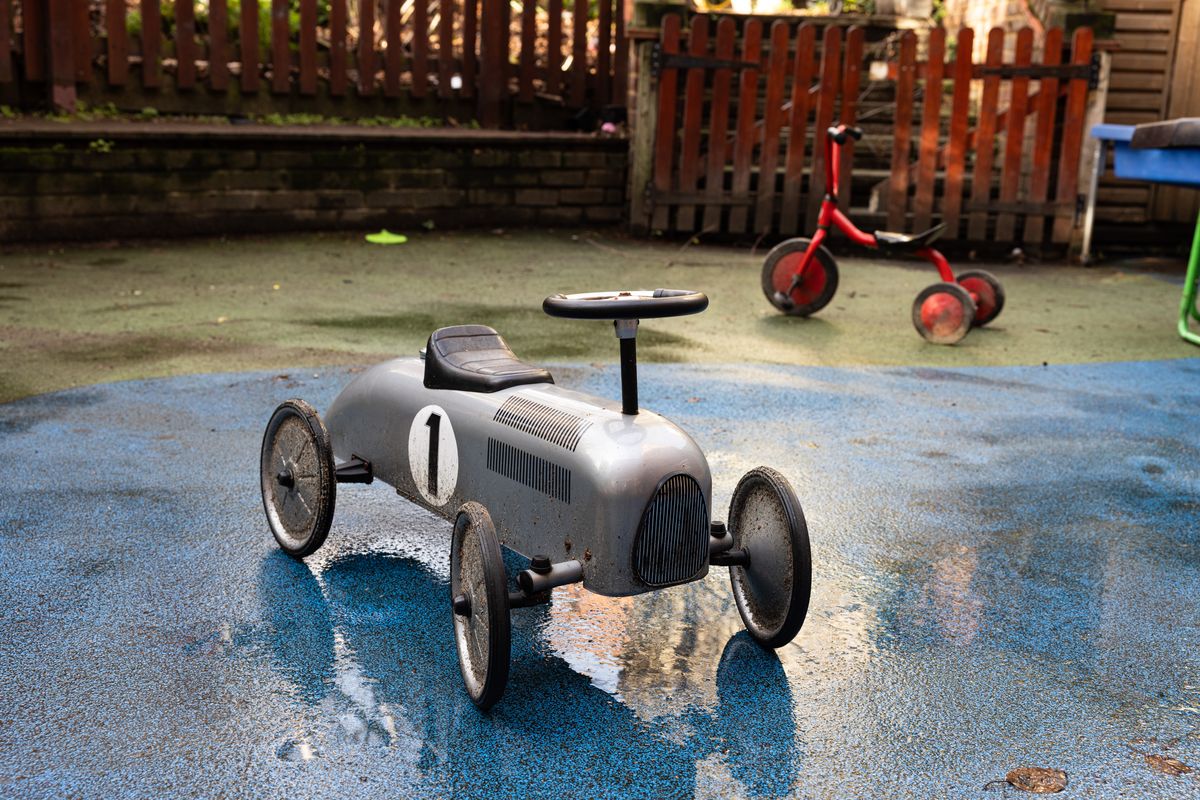 Toy car